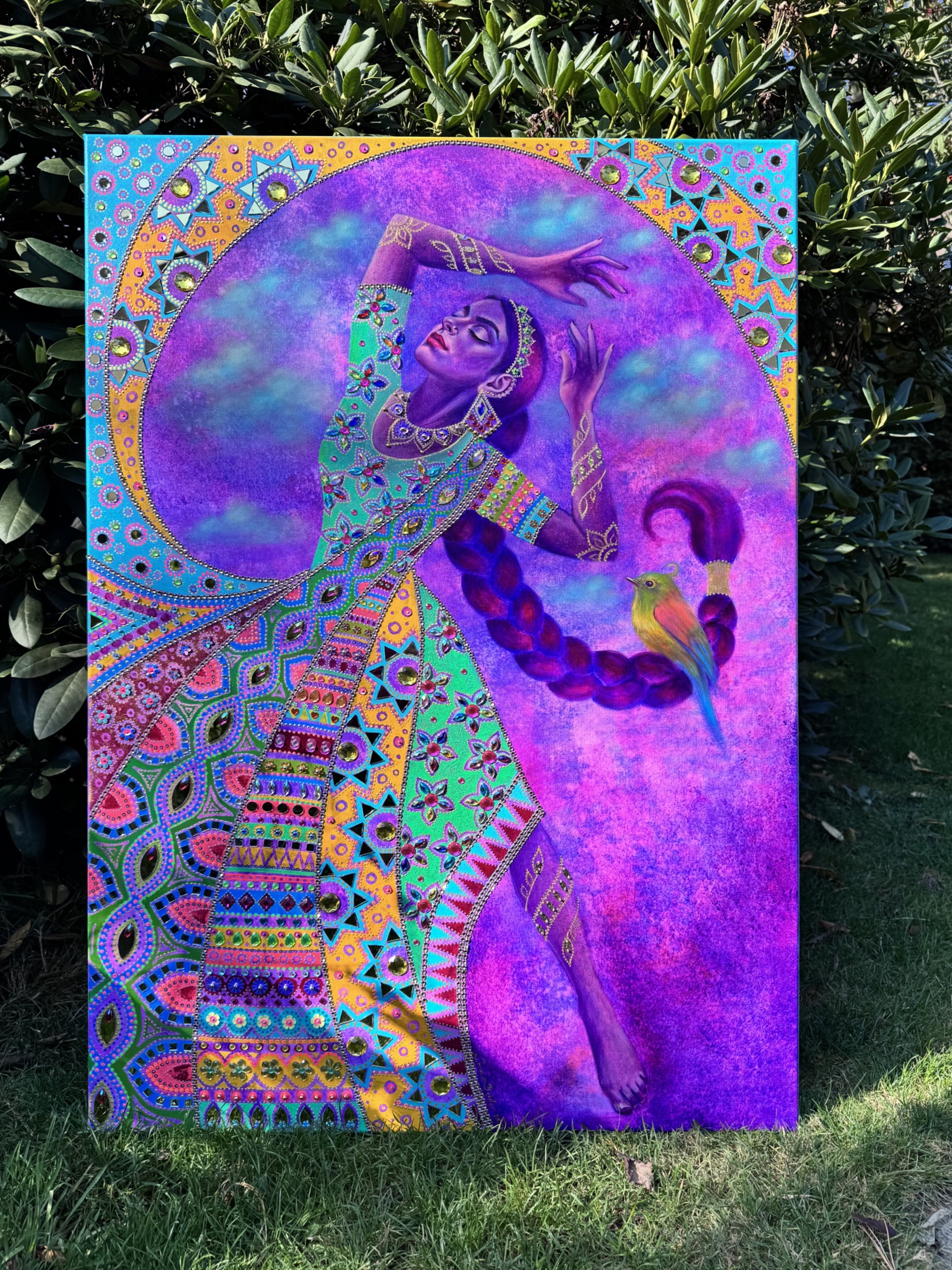 <br/> <br/> <br/> <h3>Caught In The Moment II</h3><br/> <h4>Mixed Media on Canvas <br/> ⌀ 70 cm x 100 cm <br/> 2025</h4>  