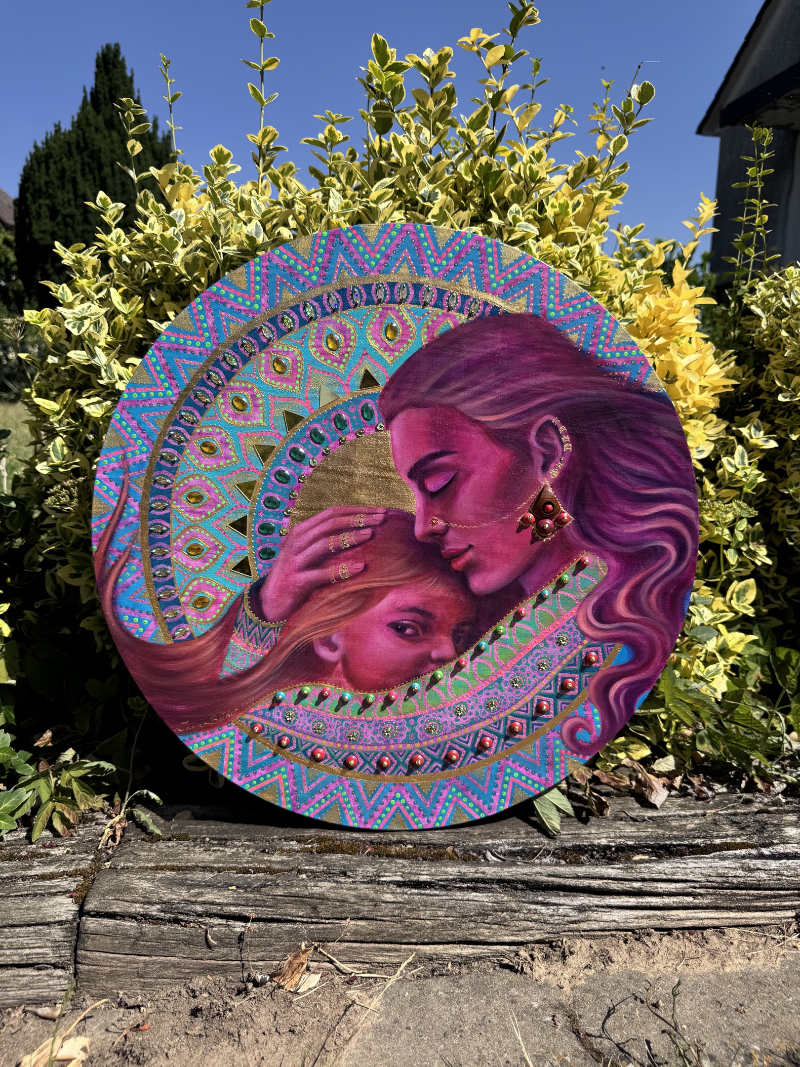 <h3>Motherhood</h3><br/> <h4>Mixed Media on Canvas <br/> ⌀ 50 cm <br/> 2024</h4> 