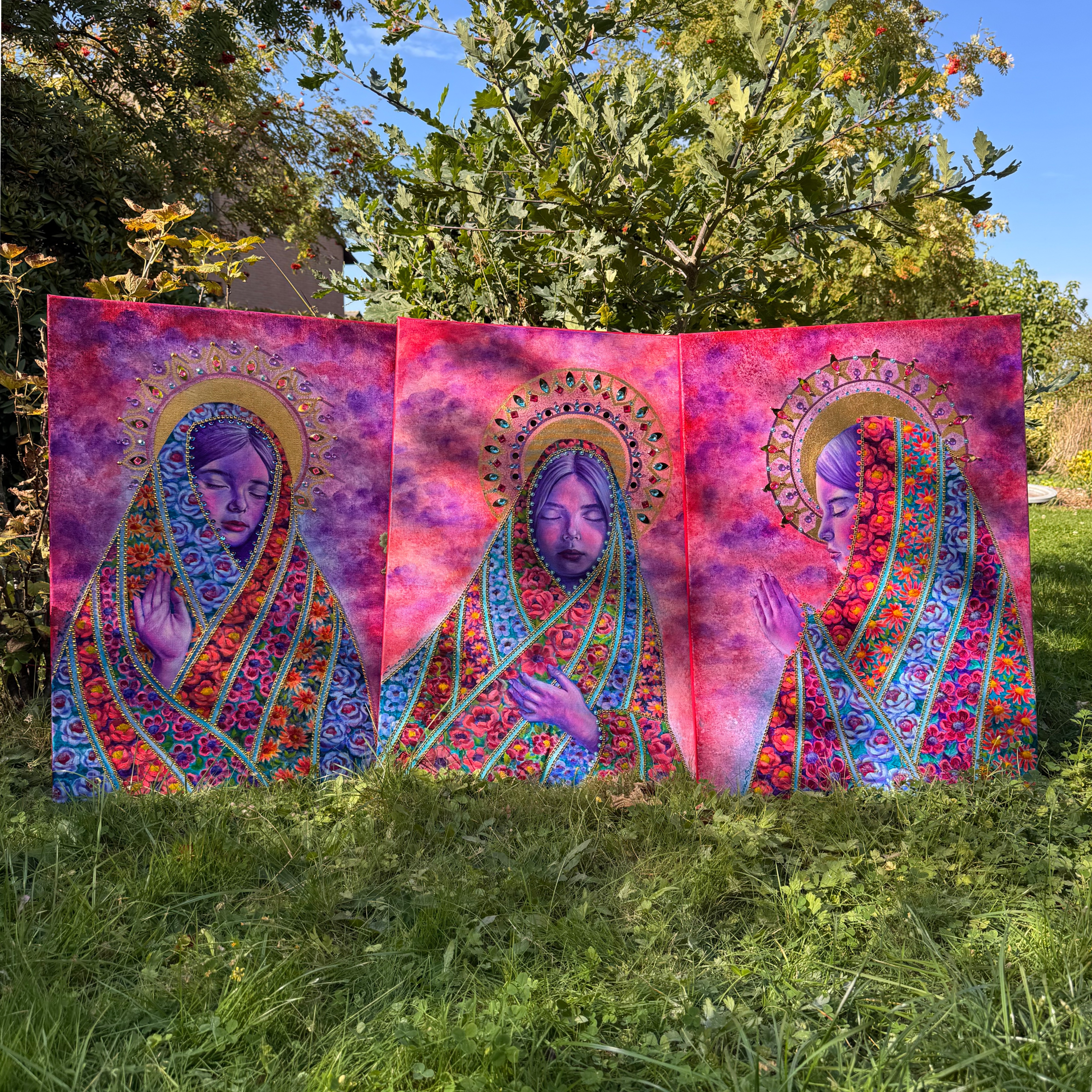 <br/> <br/> <br/> <h3>Radiance</h3><br/>  <h4>Mixed Media on Canvas <br/> ⌀ 50 cm x 70 cm <br/> 2026</h4>  