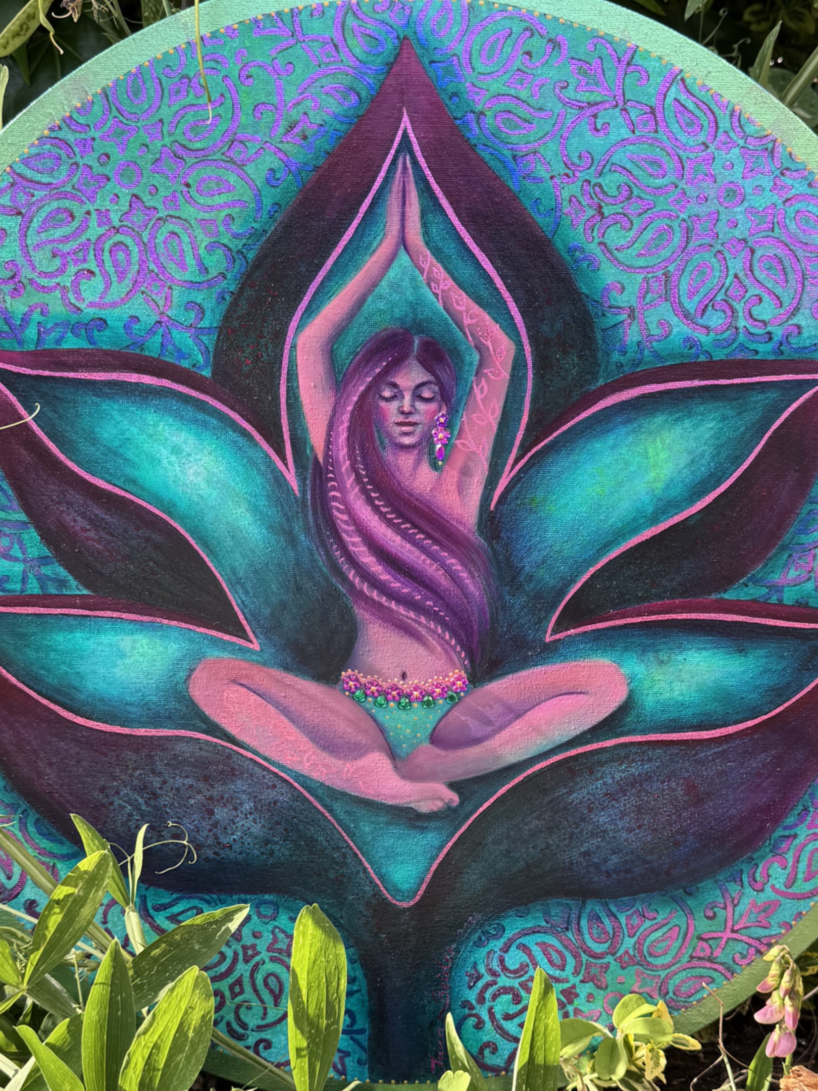 <h3>Sacred Moments II</h3><br/> <h4>Mixed Media on Canvas <br/> ⌀ 50 cm <br/> 2024</h4> 