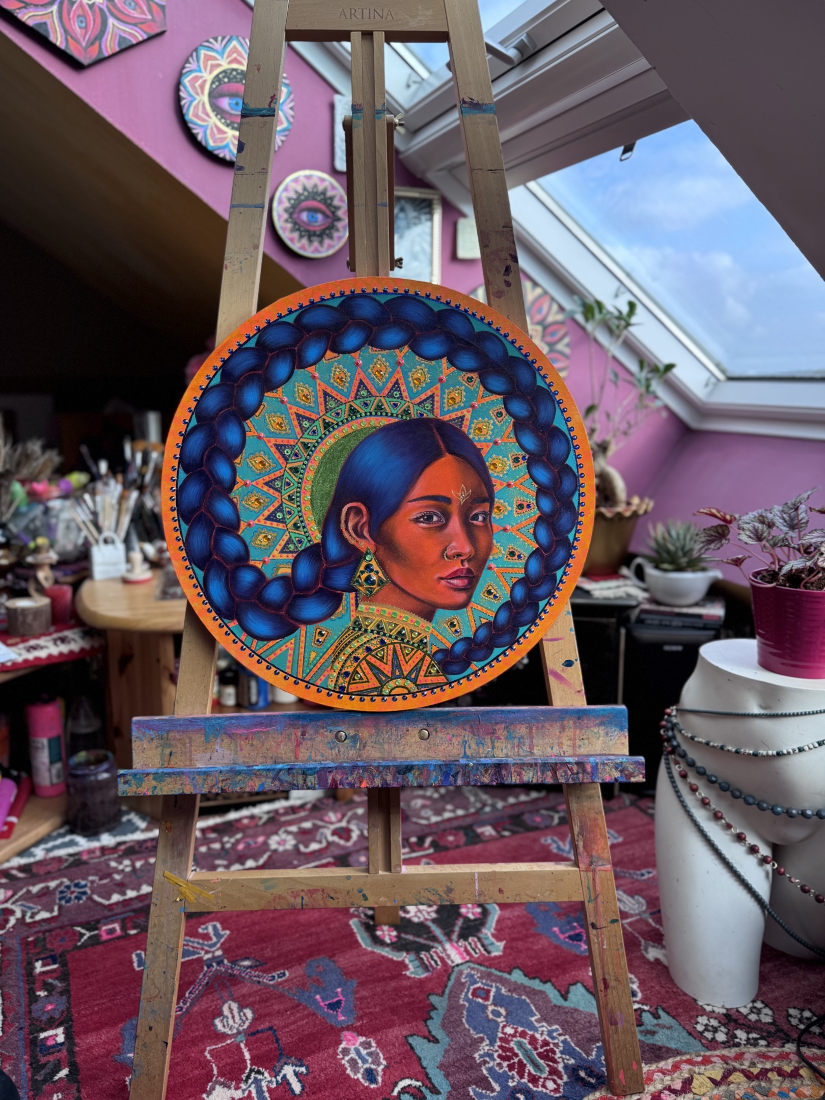 <h3>Tribal Vibes</h3><br/> <h4>Mixed Media on Canvas <br/> ⌀ 50 cm <br/> 2024</h4> 